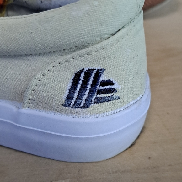 ALDI Gear Canvas Slip-On Sneakers – Size 7 - Picture 3 of 4